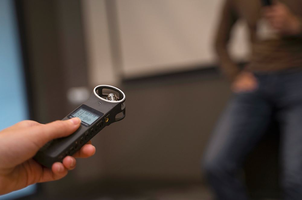 Gravar conversa no trabalho pode virar prova? Entenda quando é válido