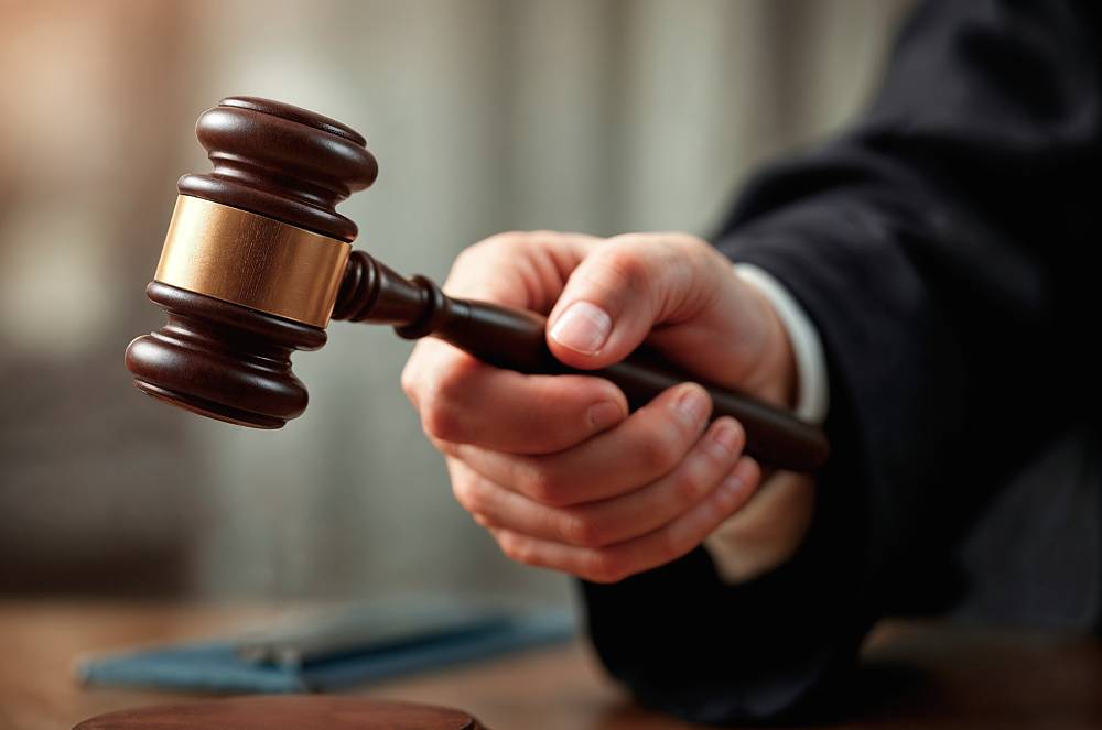 TST: Caseiro que ouviu “faz o L” ao cobrar salário atrasado será indenizado