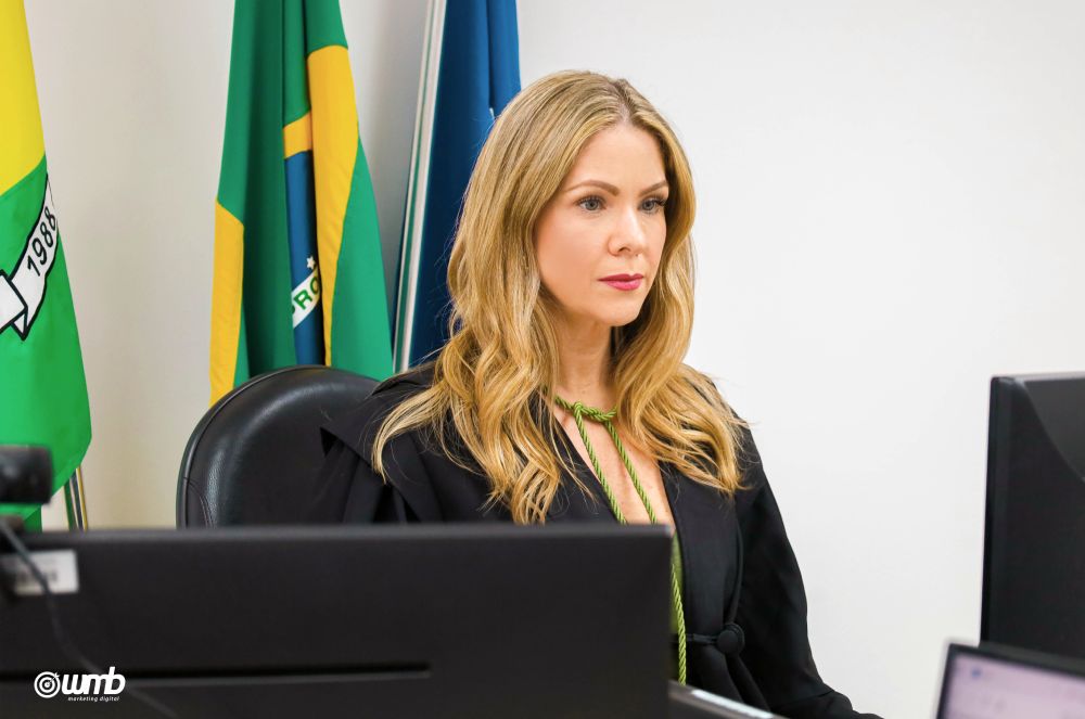Juíza Graziele Cabral: Defendendo uma Justiça Transparente e Sem Juíza Graziele Cabral: Defendendo uma Justiça Transparente e Sem