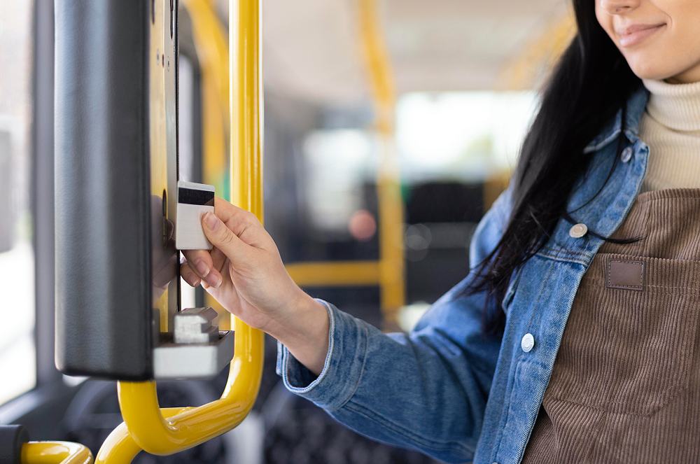 Vale transporte: entenda o que a legislação diz sobre esse direito.