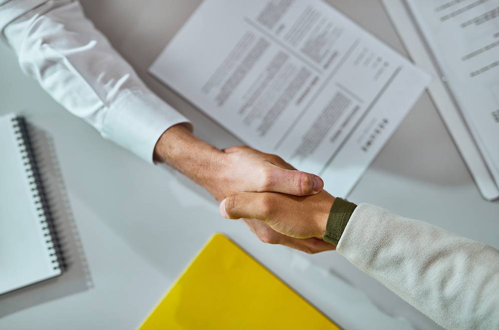 Cláusula de Não-Concorrência: saiba quando o contrato pode impedir um profissional de atuar em uma empresa concorrente