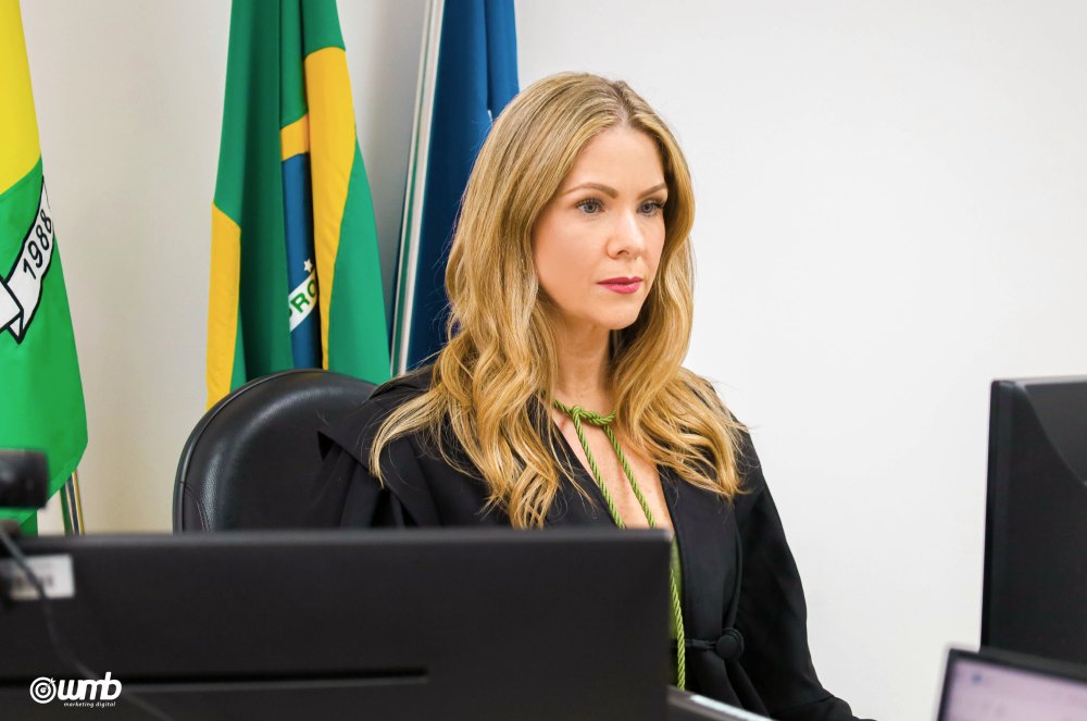 Simplificando Sentenças: A Proposta da Juíza Graziele Cabral Simplificando Sentenças: A Proposta da Juíza Graziele Cabral